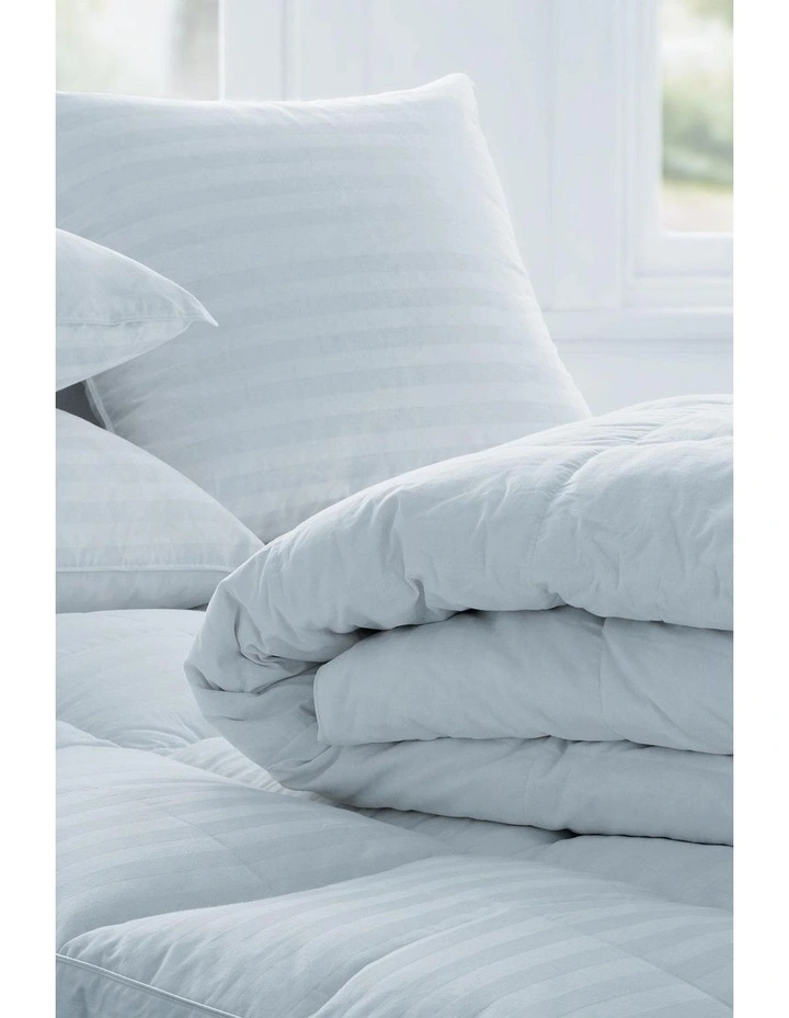 Sheridan Deluxe Feather & Down Quilt In White - Image 2