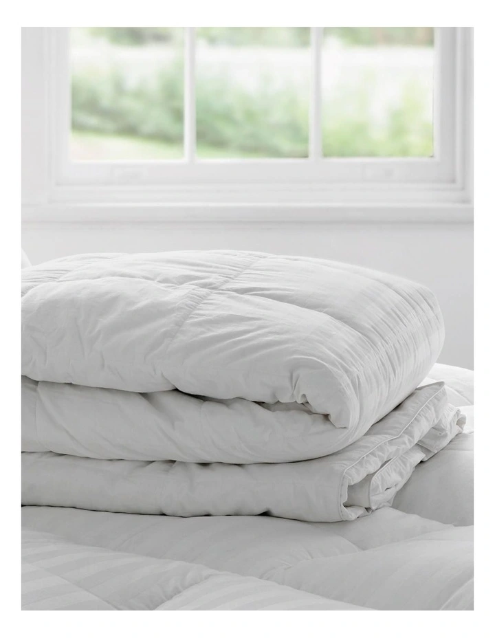 Sheridan Deluxe Feather & Down Quilt In White - Image 3