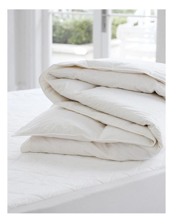 Sheridan Pure Indulgence 85/15 Hungarian White Goose Down & Feather Quilt - Image 2
