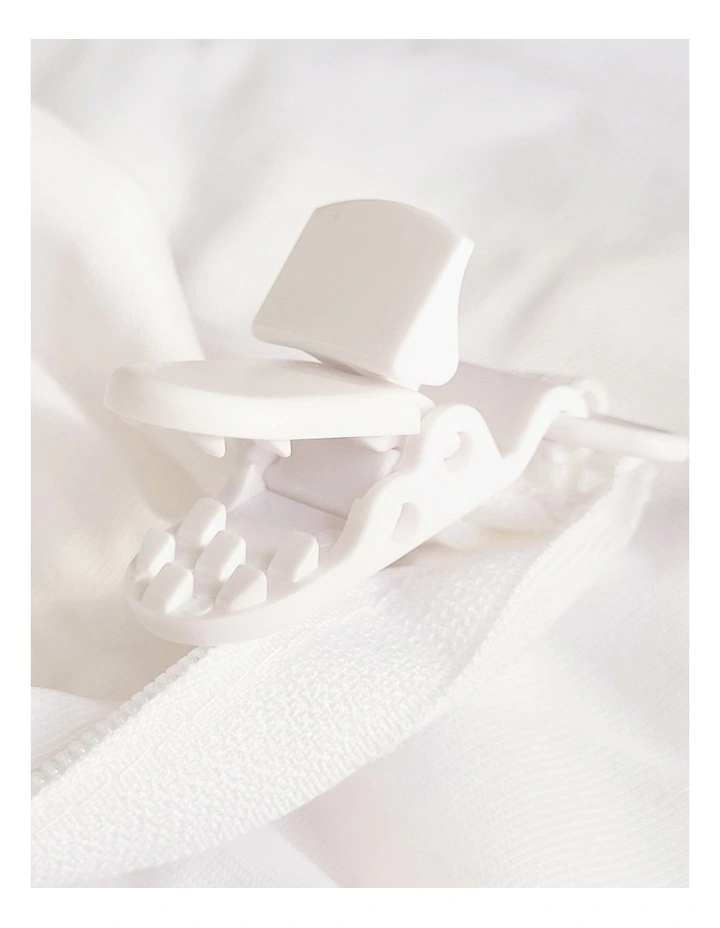 Protect-A-Bed Eclipse Smooth Dynatex Waterproof Quilt Protector - Image 4